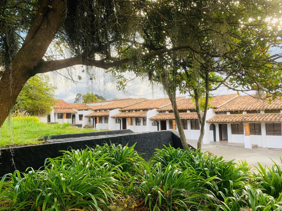 Club Aviva Guatavita - Hostel - Restaurante, Disco & Bar Kültér fotó
