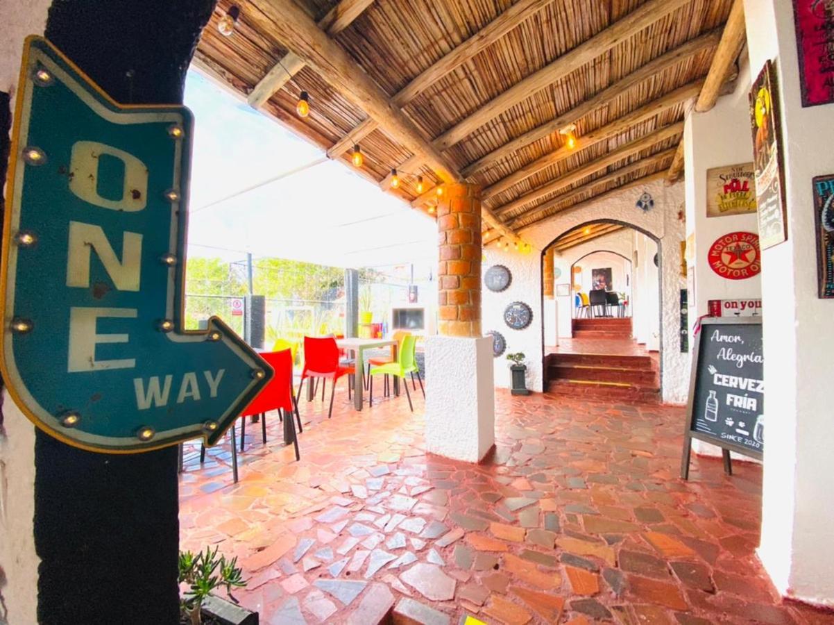 Club Aviva Guatavita - Hostel - Restaurante, Disco & Bar Kültér fotó