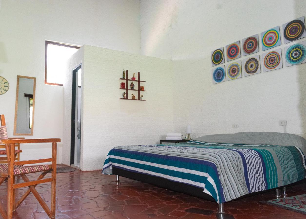 Club Aviva Guatavita - Hostel - Restaurante, Disco & Bar Kültér fotó
