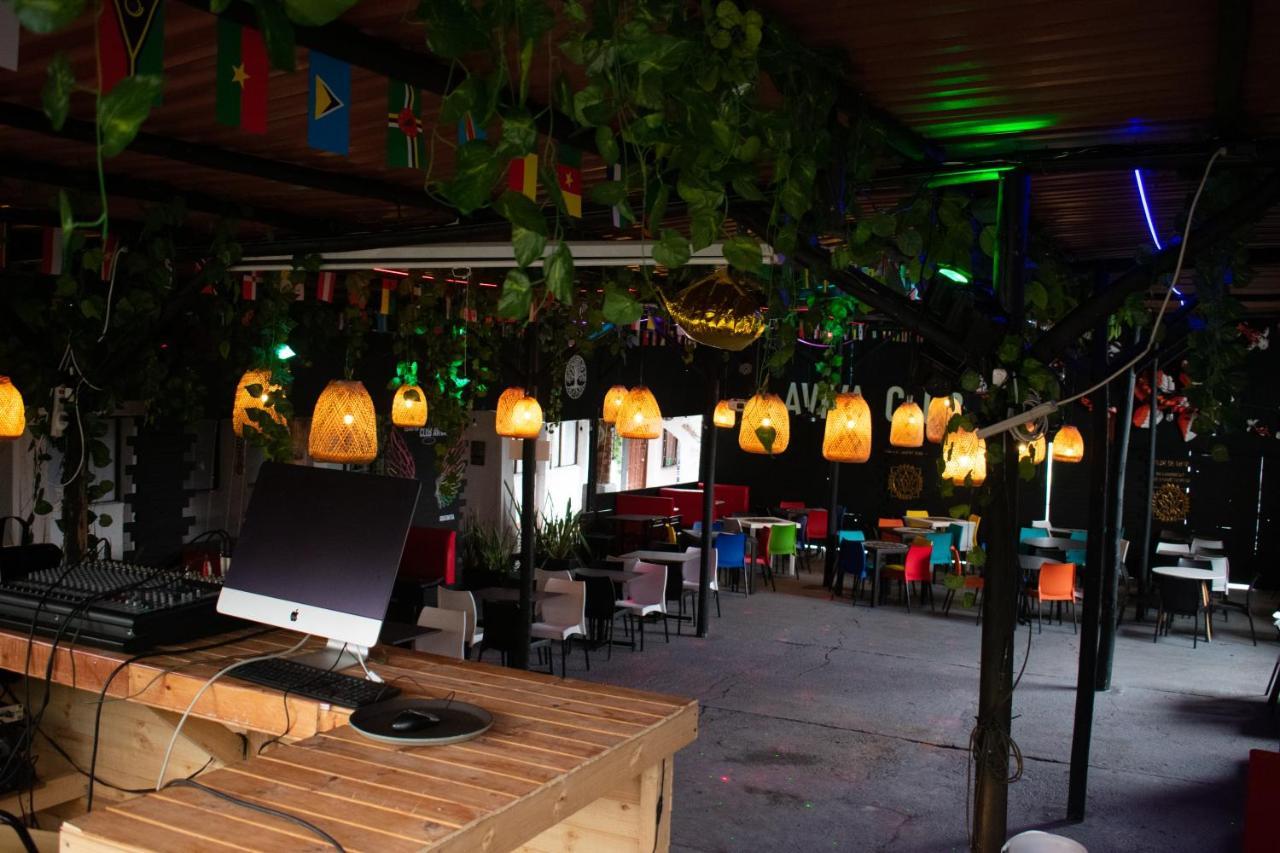 Club Aviva Guatavita - Hostel - Restaurante, Disco & Bar Kültér fotó